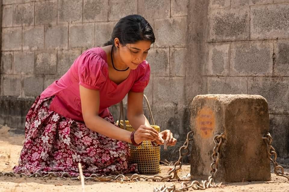 sakshiagarwal-dons-the-village-belle-avtaar-for-her-latest-de-glam-clicks-exuding-beauty-in-simplicity